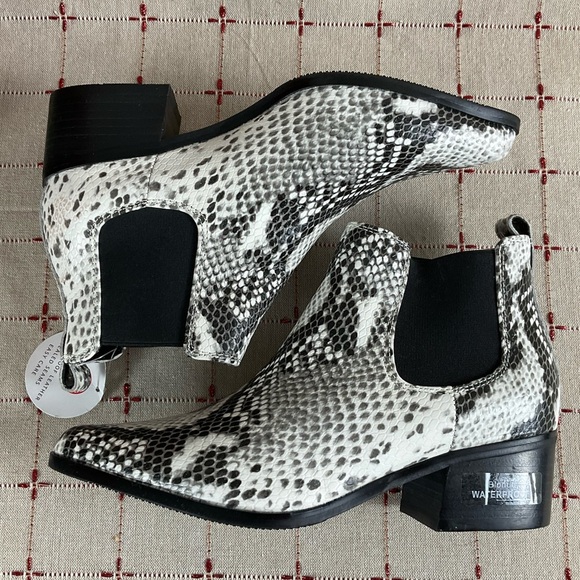 Blondo “Emelia” Snakeskin Embossed Leather Chelsea Ankle Boots B6650 195 Sz 6.5 - Picture 5 of 8